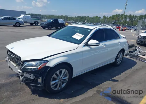 2019 Mercedes-Benz C 300 4Matic z USA, uszkodzony, nr VIN 55SWF8EB0KU306992